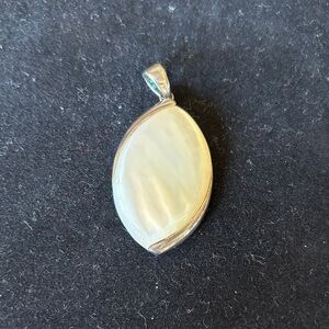 Elegant 925 Silver and Mother of Pearl Pendant